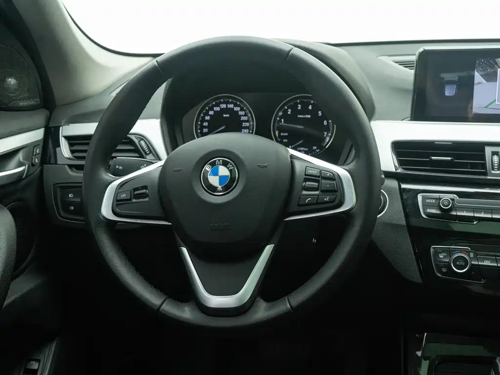 BMW X1 — фото 11