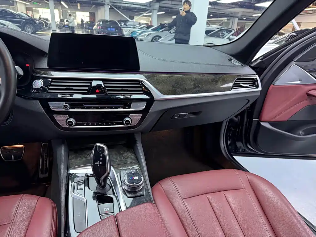 BMW 5 Series — фото 10