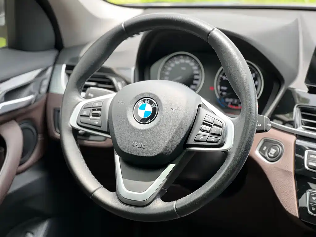 BMW X1 — фото 11
