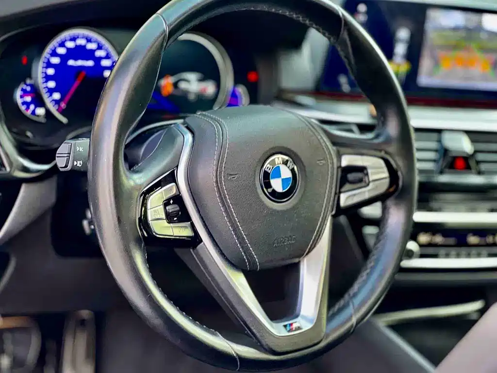BMW 5 Series — фото 11