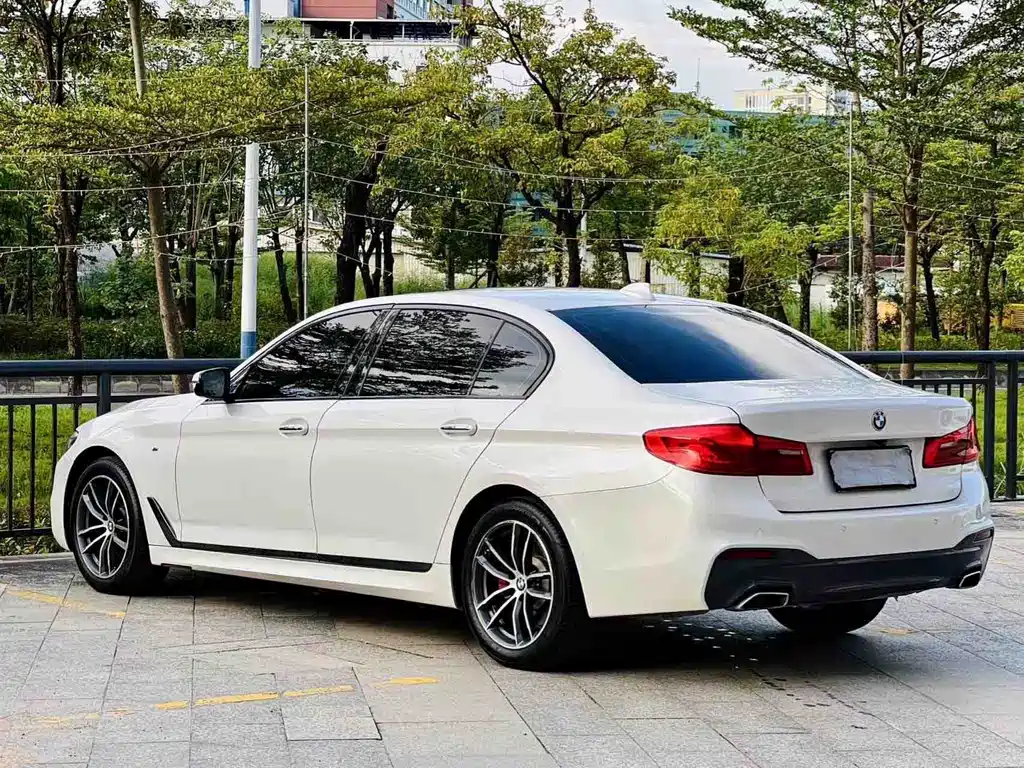 BMW 5 Series — фото 9