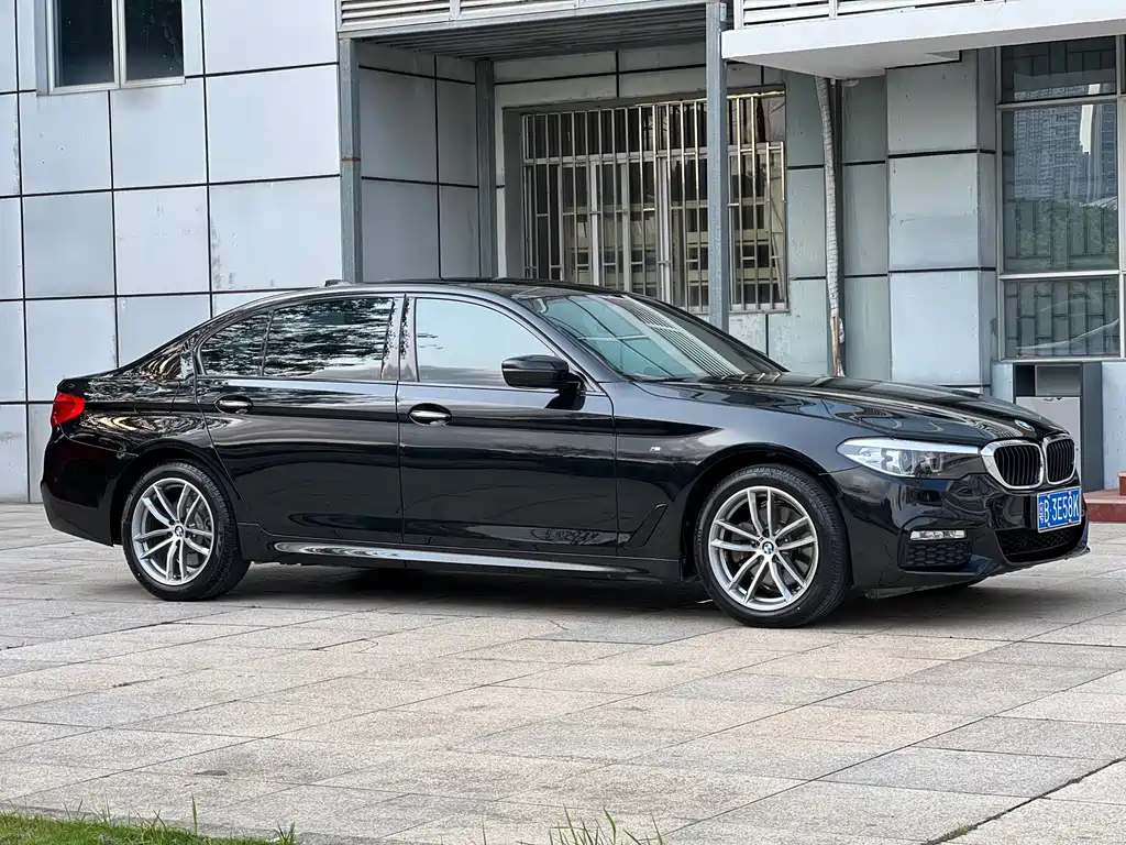 BMW 5 Series — фото 4