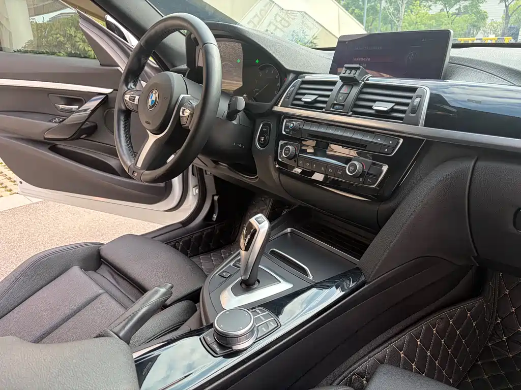 BMW 3 Series GT — фото 17