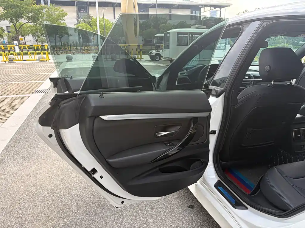 BMW 3 Series GT — фото 20