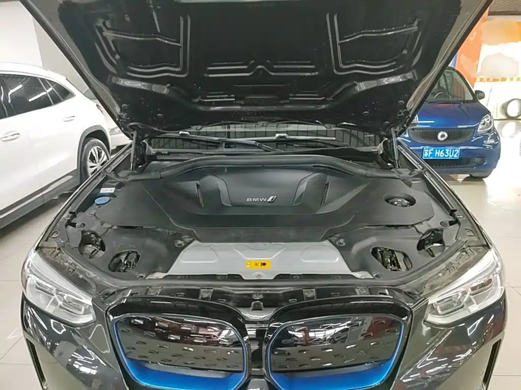BMW iX3 — фото 20
