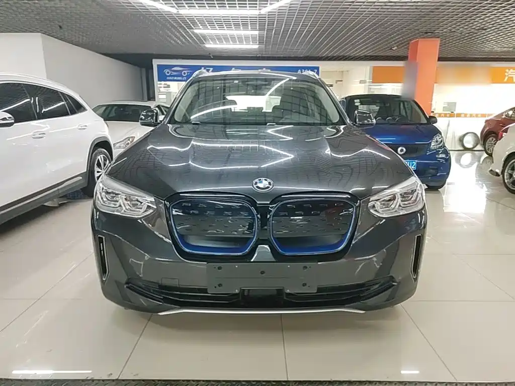 BMW iX3 — фото 3