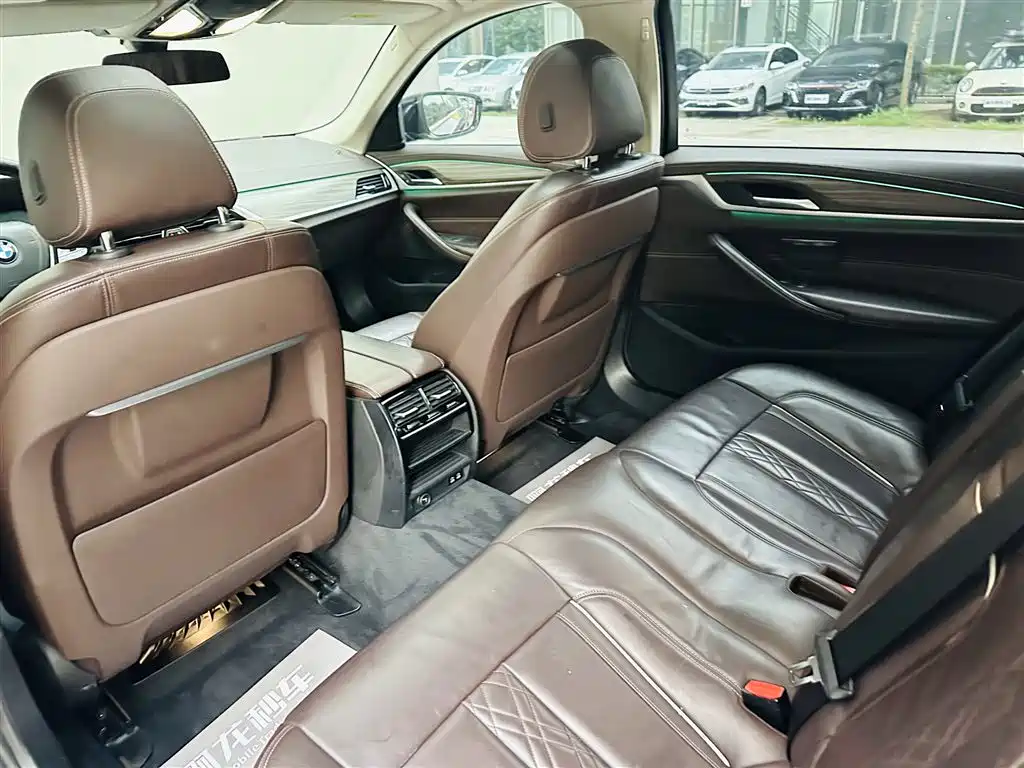 BMW 5 Series New Energy — фото 10