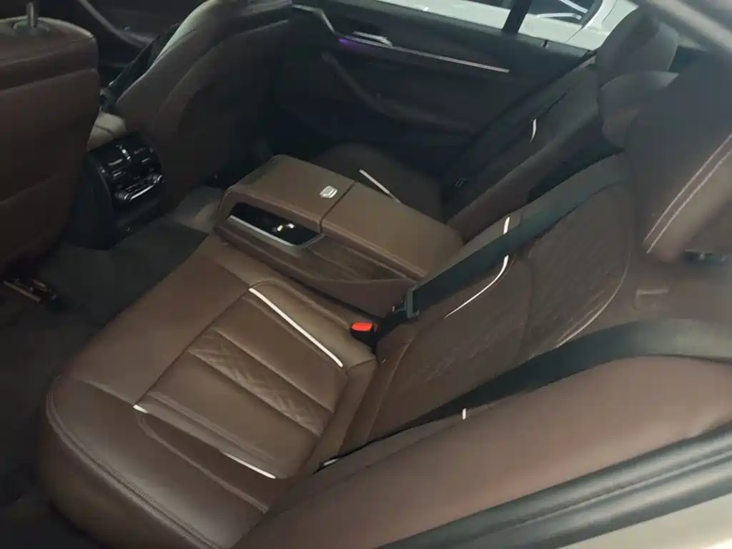 BMW 5 Series — фото 17