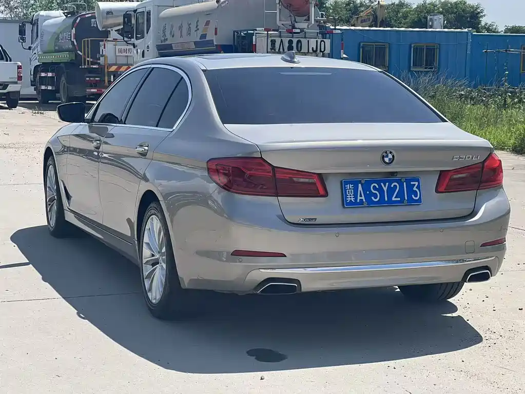 BMW 5 Series — фото 10