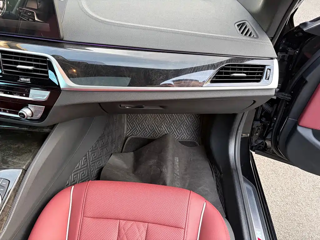 BMW 5 Series — фото 13