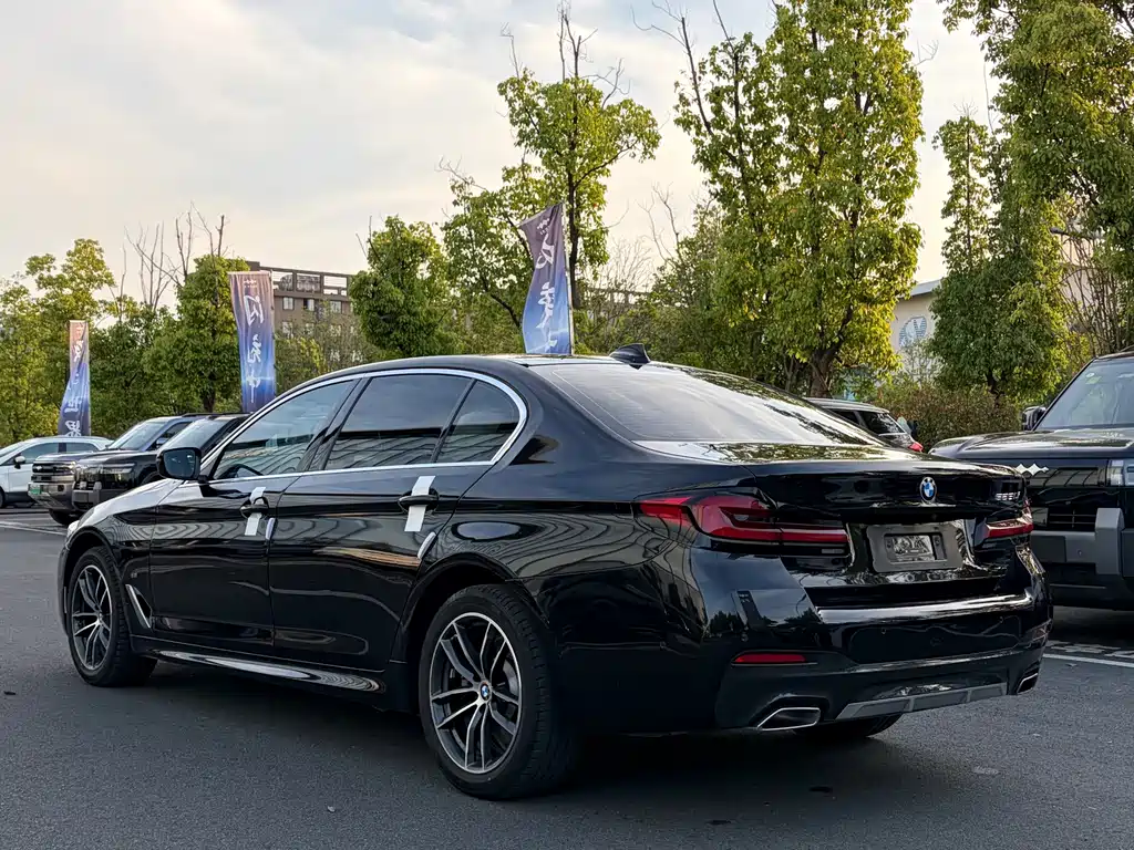 BMW 5 Series — фото 15