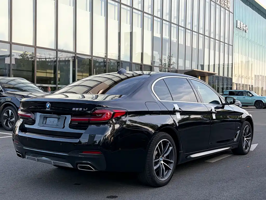 BMW 5 Series — фото 17