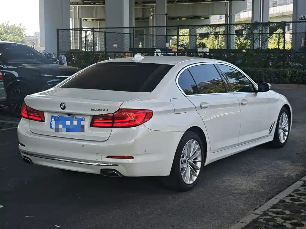 BMW 5 Series — фото 4