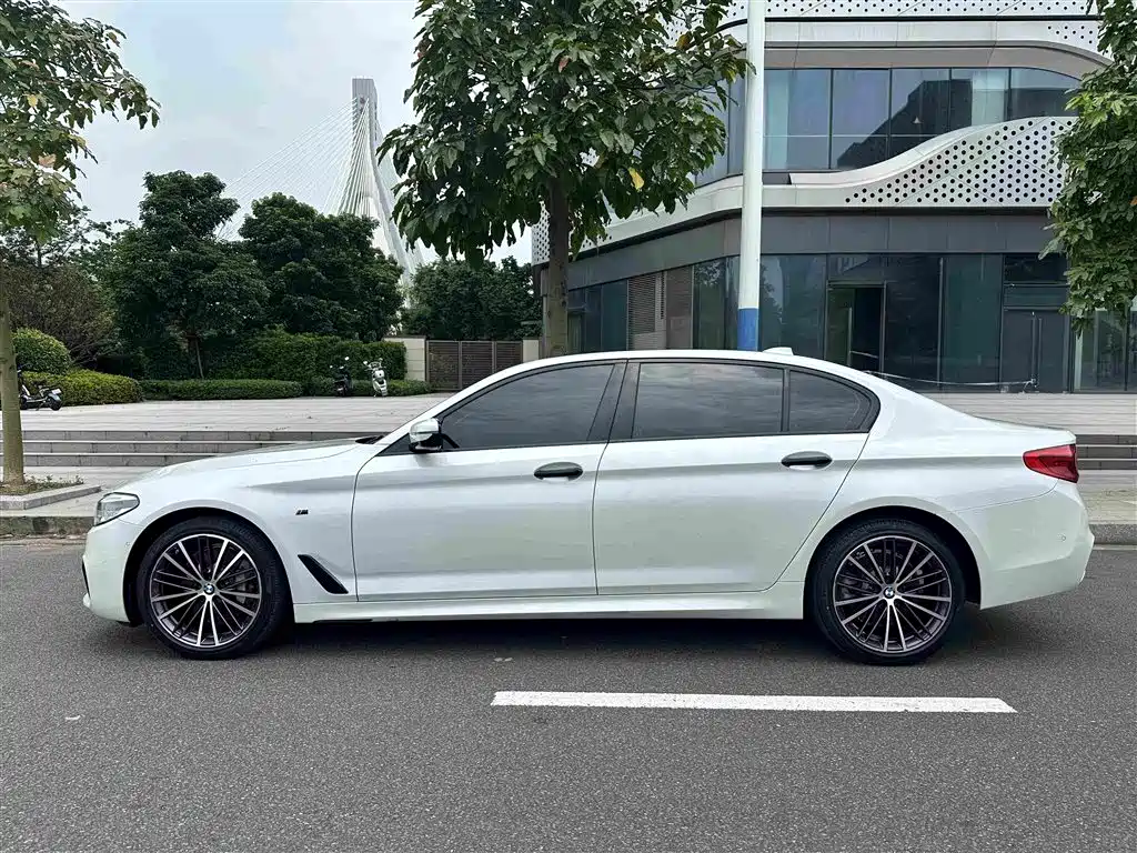 BMW 5 Series — фото 10