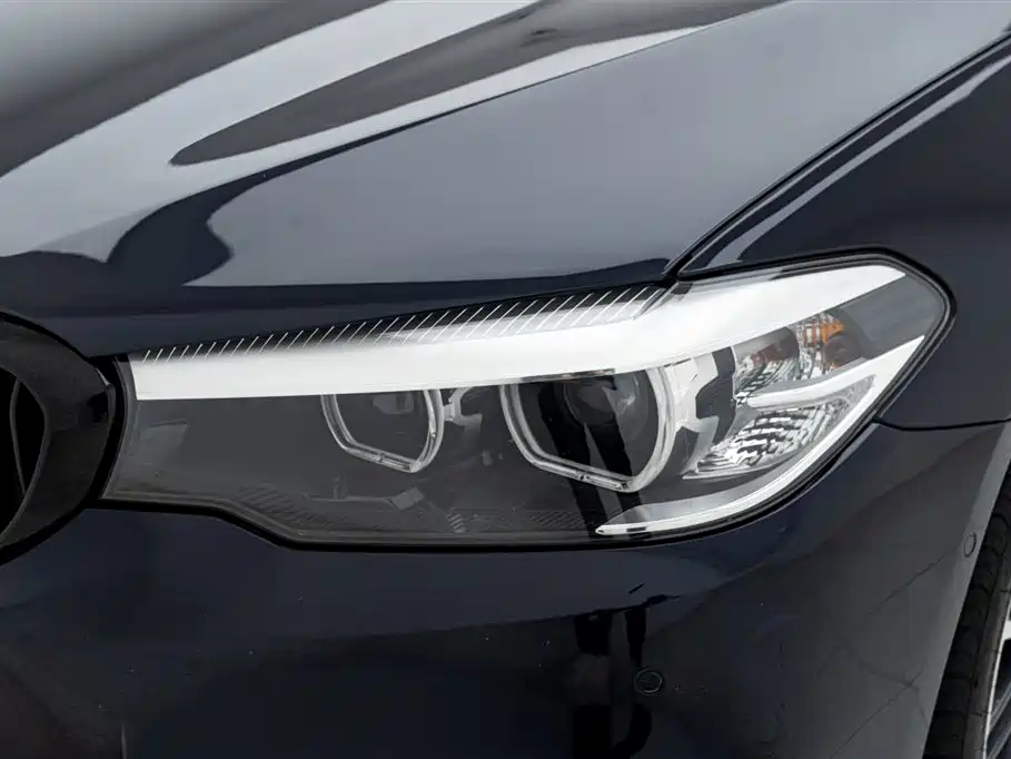 BMW 5 Series — фото 17