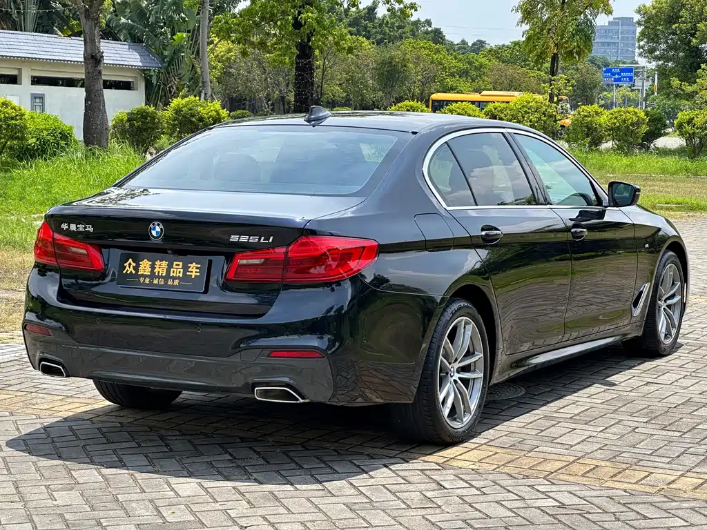 BMW 5 Series — фото 13