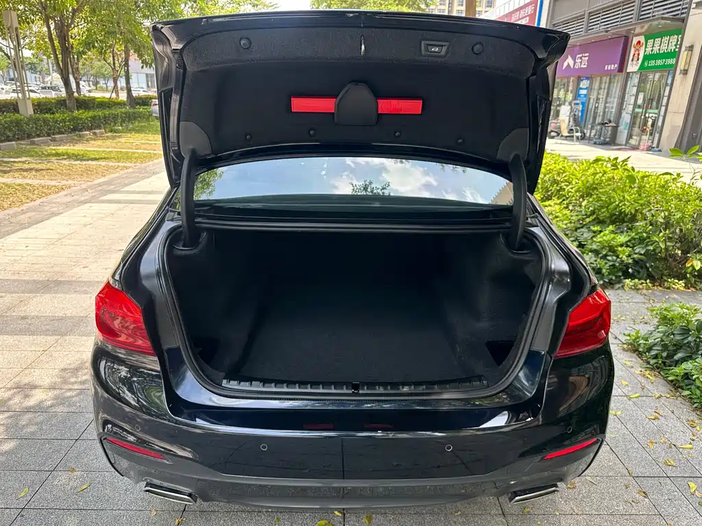 BMW 5 Series — фото 15