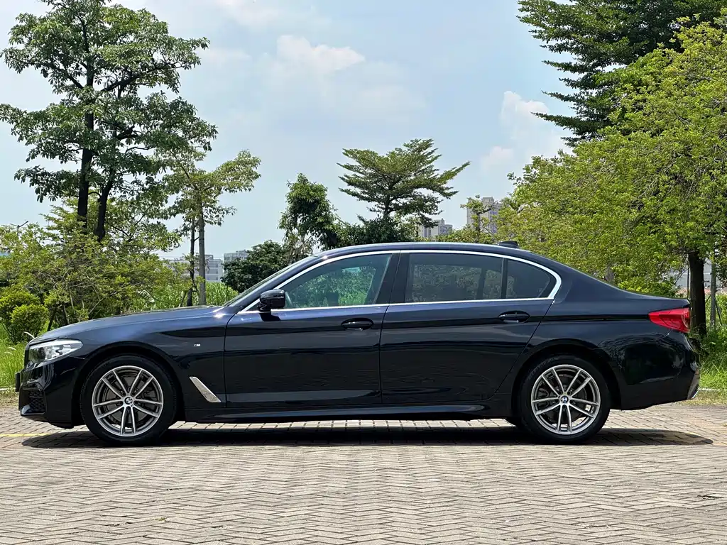 BMW 5 Series — фото 17