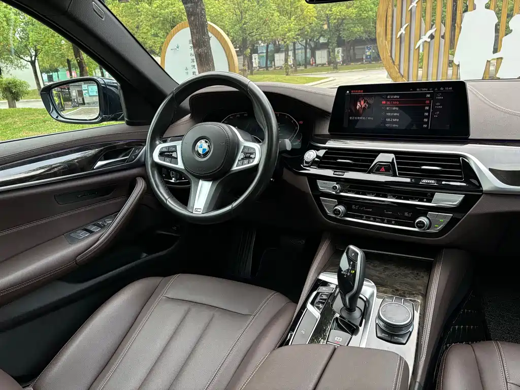 BMW 5 Series — фото 5