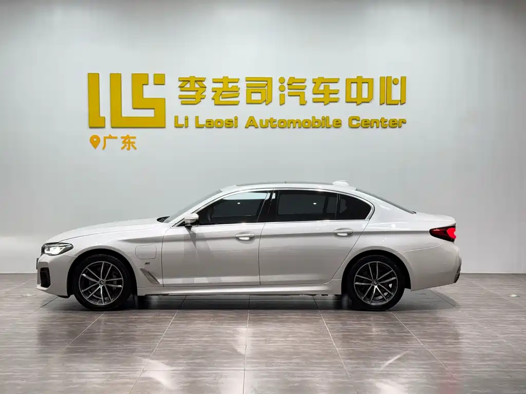 BMW 5 Series New Energy — фото 4