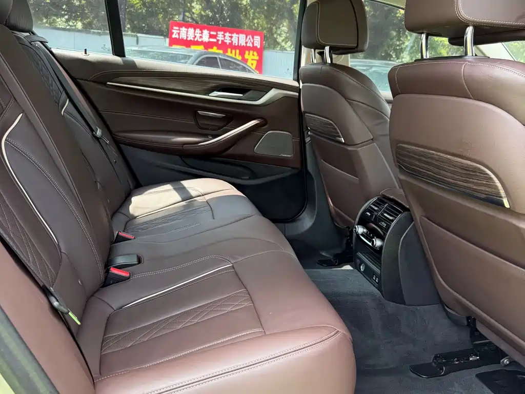 BMW 5 Series — фото 11