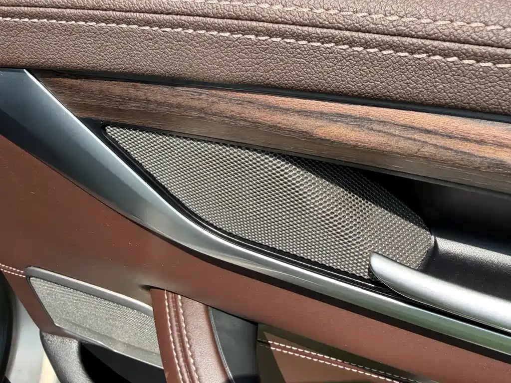 BMW 5 Series — фото 13