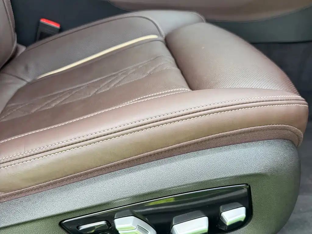 BMW 5 Series — фото 18