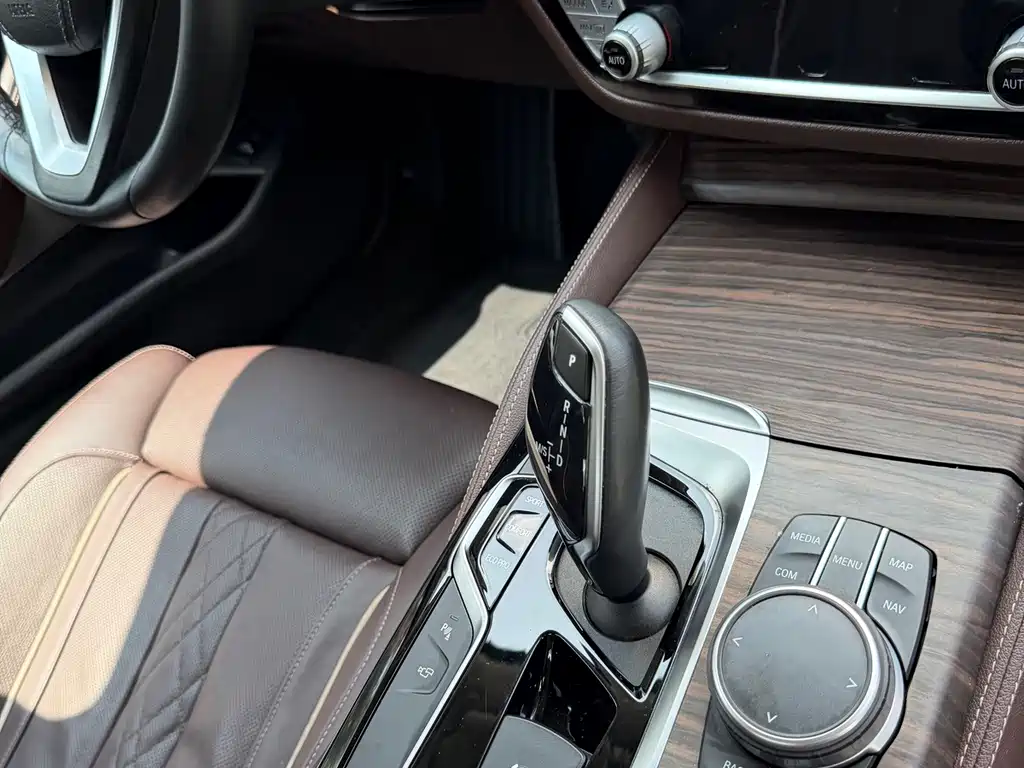 BMW 5 Series — фото 19