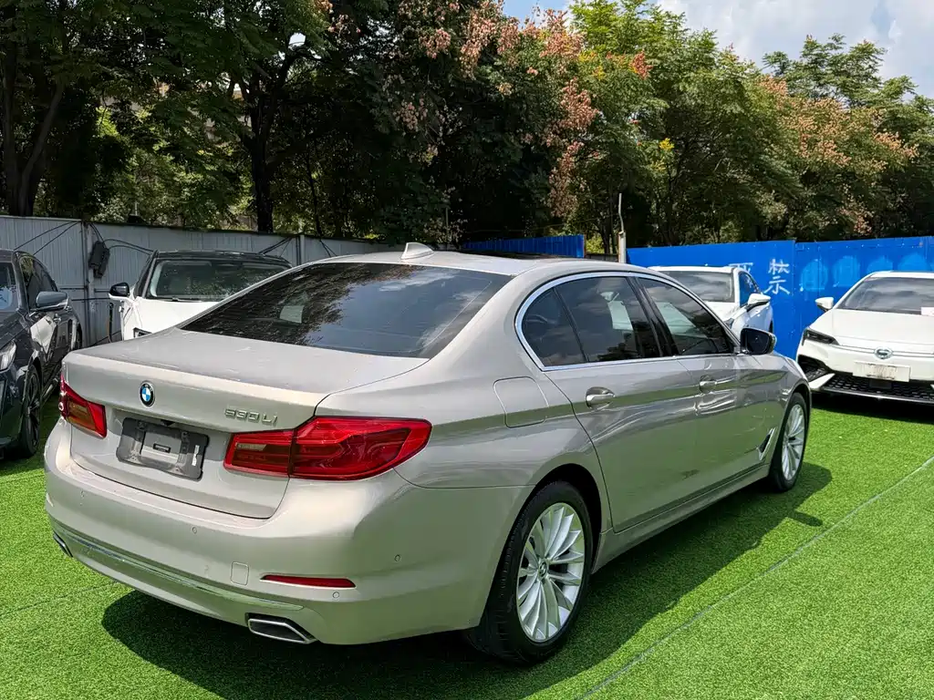 BMW 5 Series — фото 10