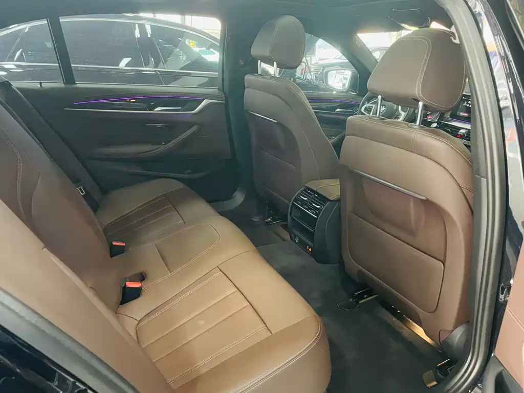 BMW 5 Series — фото 14