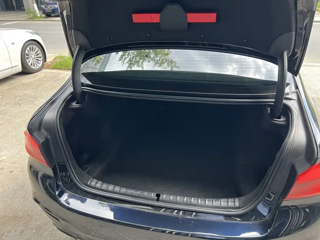 BMW 5 Series — фото 14