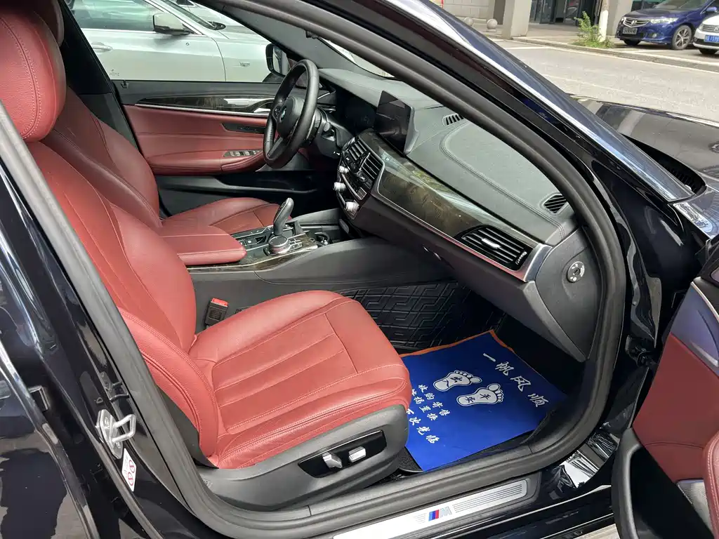 BMW 5 Series — фото 15