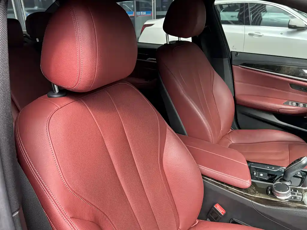 BMW 5 Series — фото 16