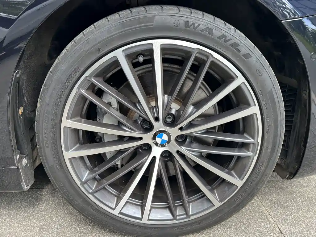BMW 5 Series — фото 17