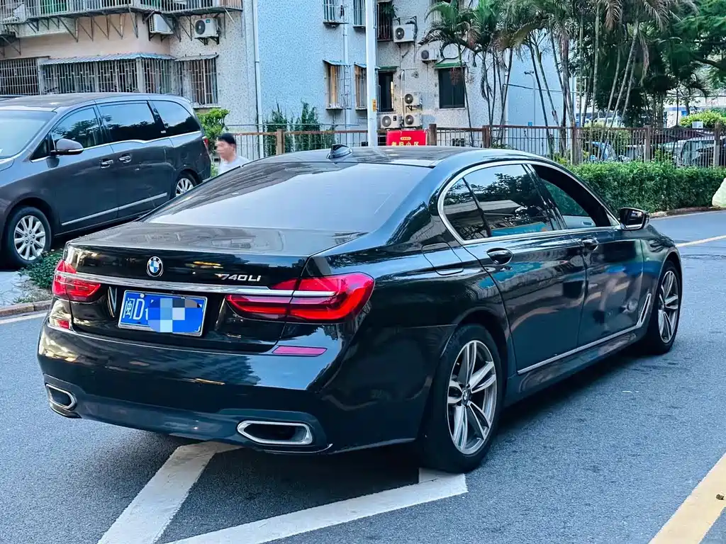 BMW 7 Series — фото 3