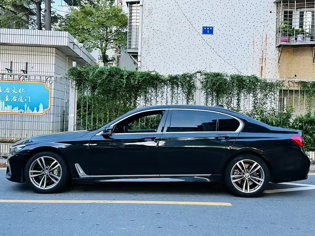 BMW 7 Series — фото 4