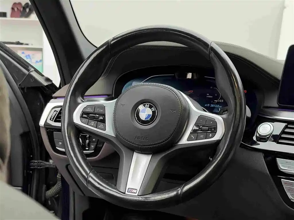BMW 5 Series New Energy — фото 14