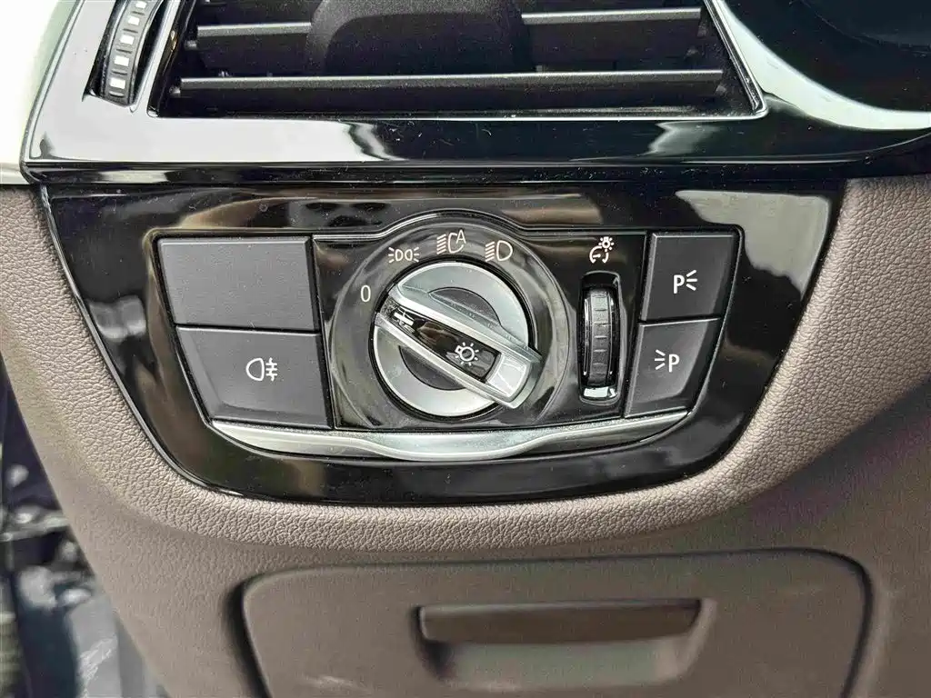 BMW 5 Series New Energy — фото 20