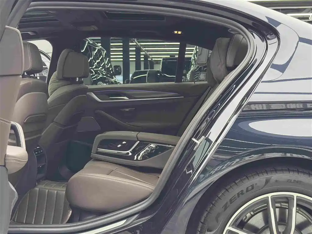 BMW 5 Series New Energy — фото 9