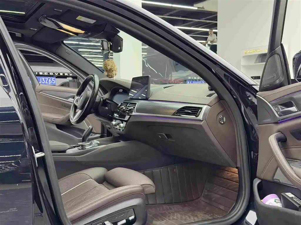 BMW 5 Series New Energy — фото 10