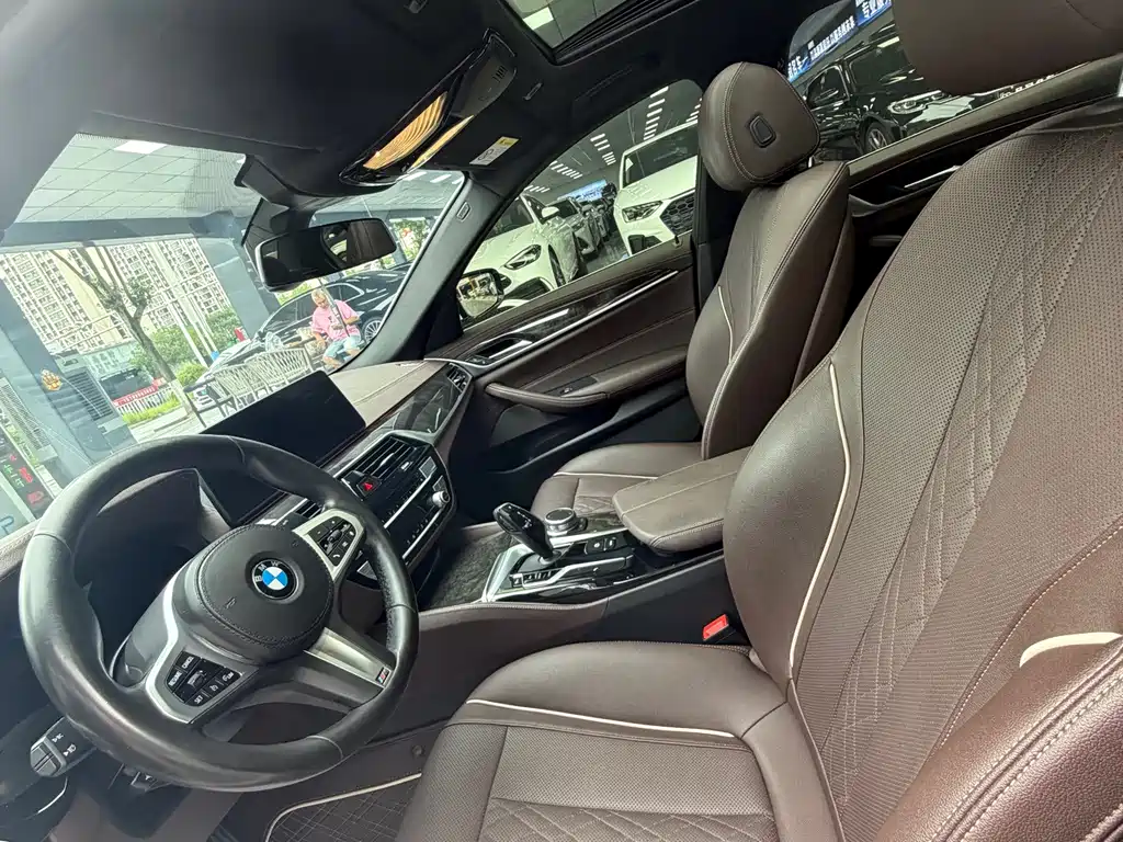 BMW 5 Series — фото 4