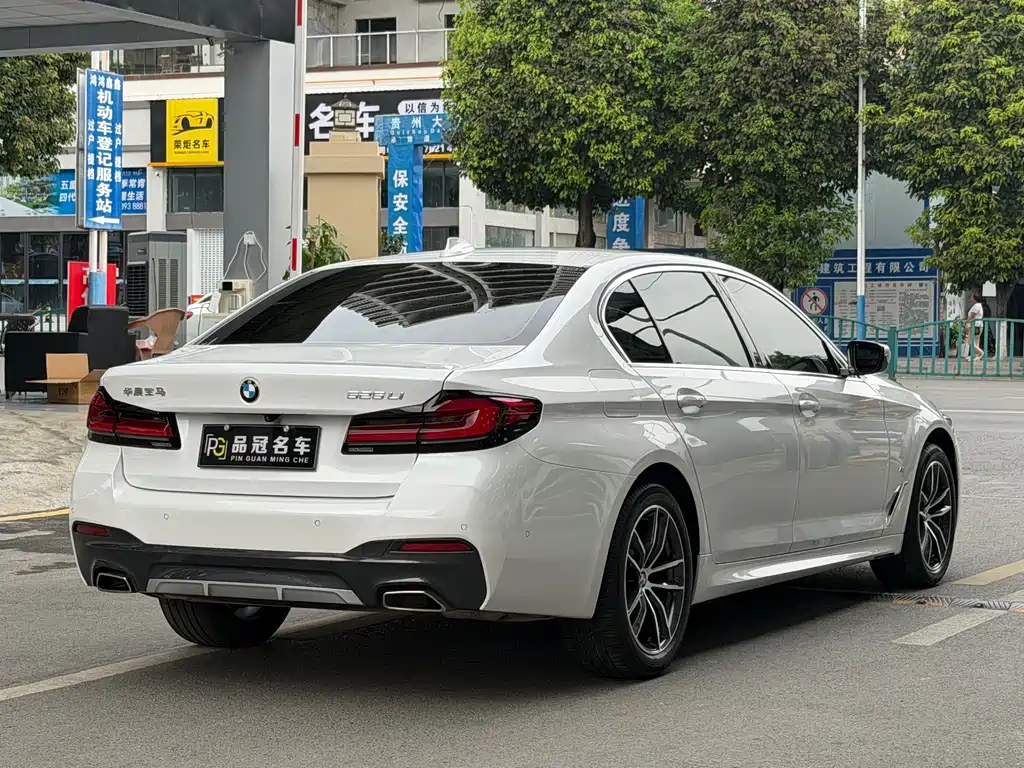 BMW 5 Series — фото 9
