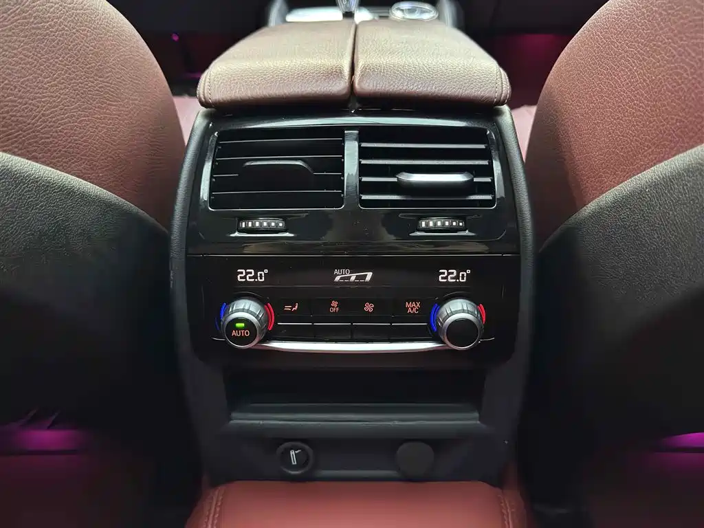 BMW 5 Series — фото 14