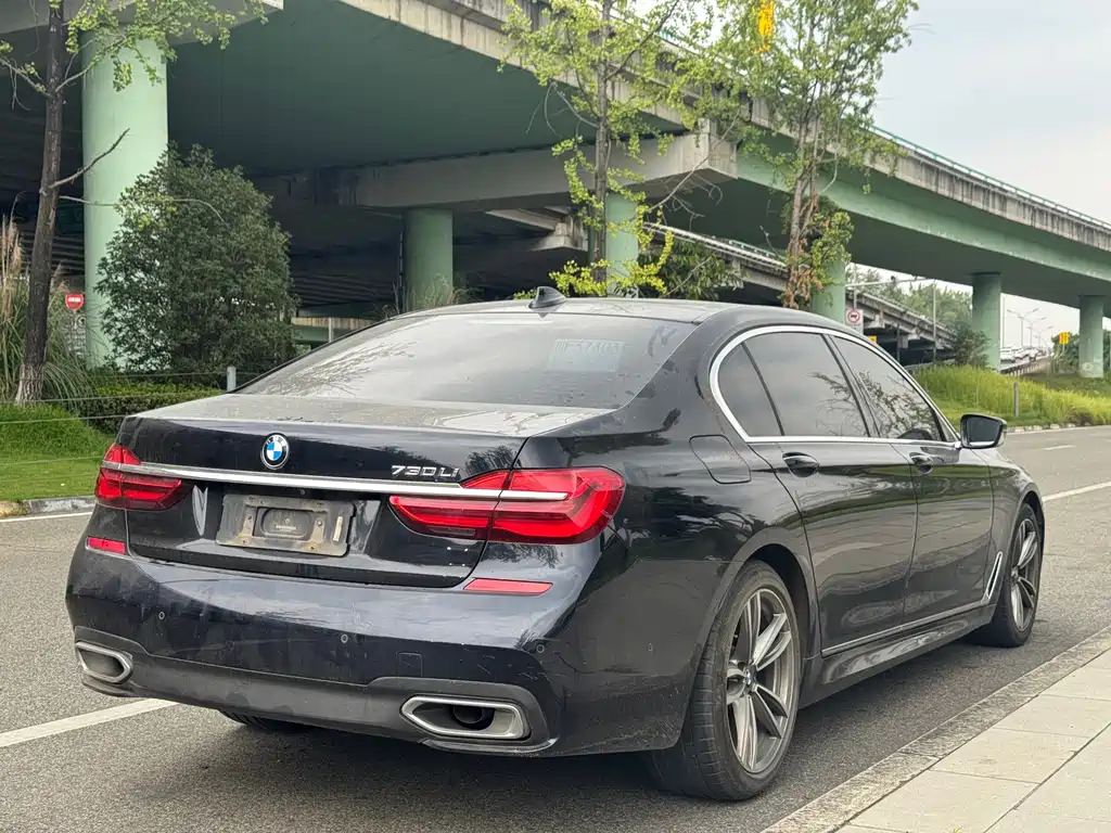 BMW 7 Series — фото 4