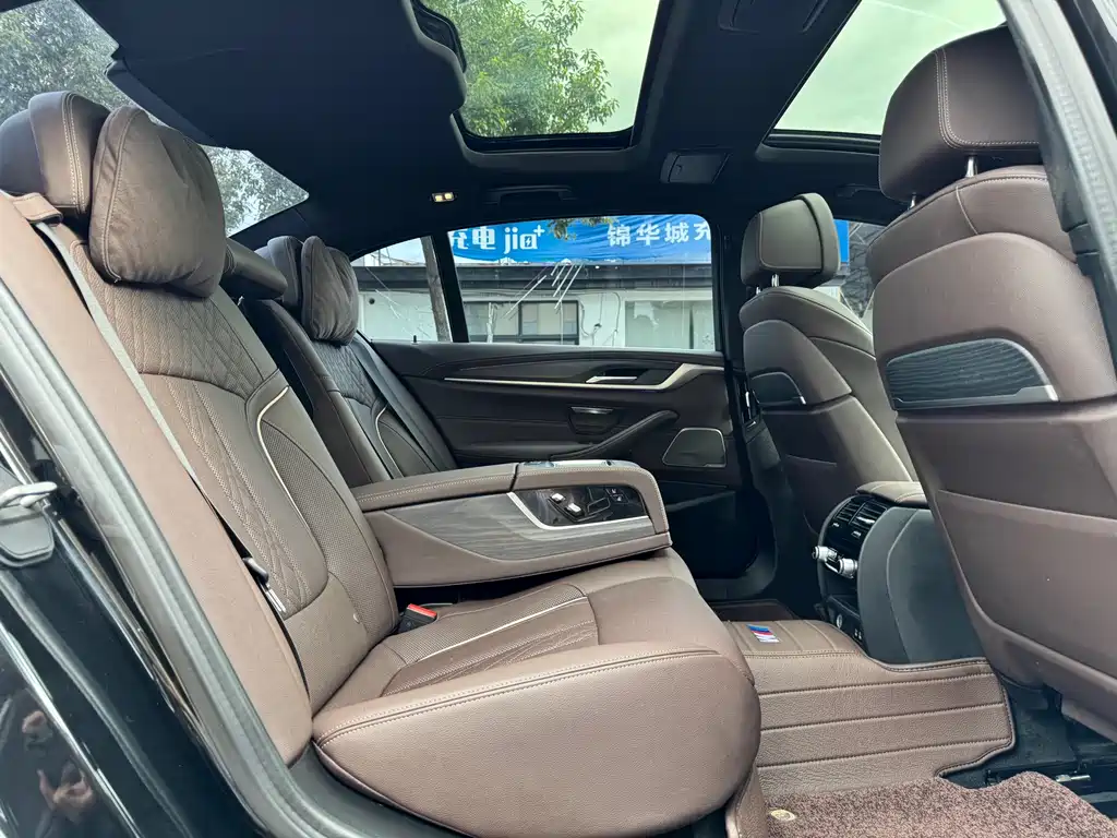 BMW 5 Series — фото 13