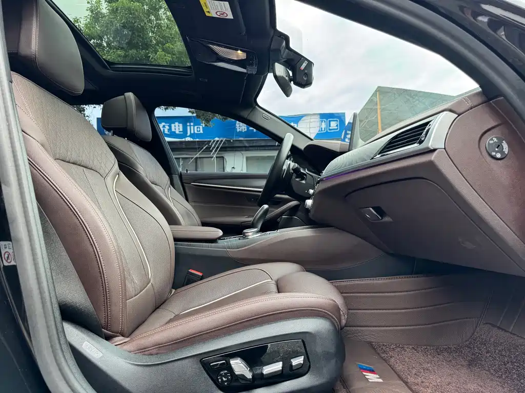 BMW 5 Series — фото 14