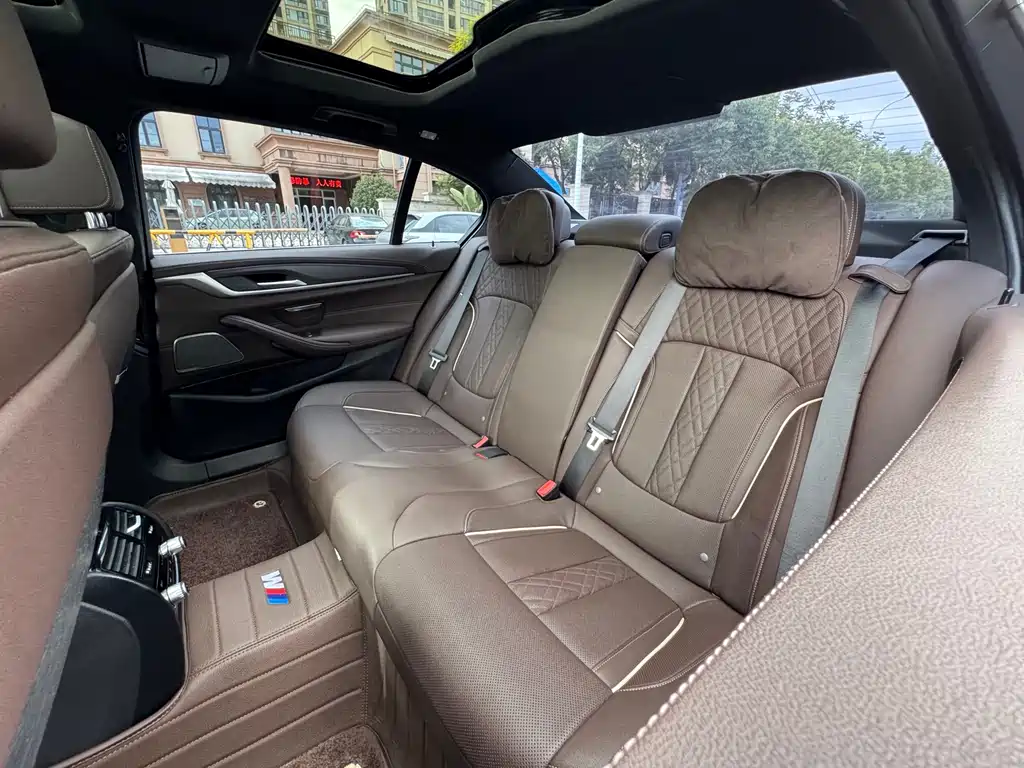 BMW 5 Series — фото 15