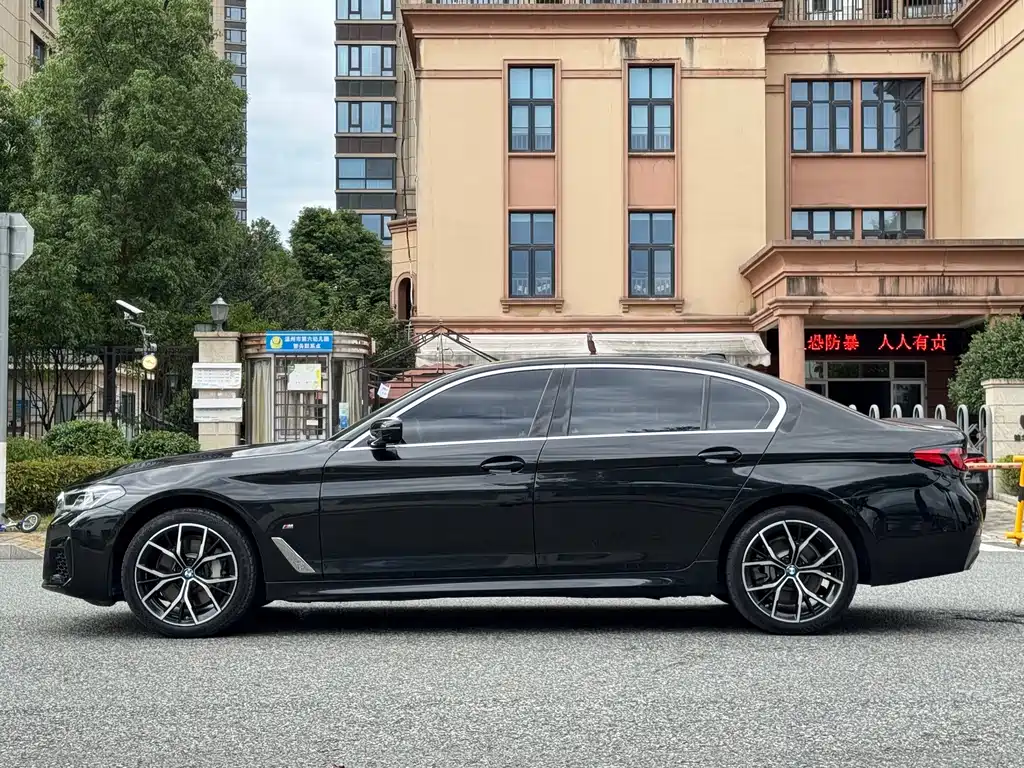 BMW 5 Series — фото 19