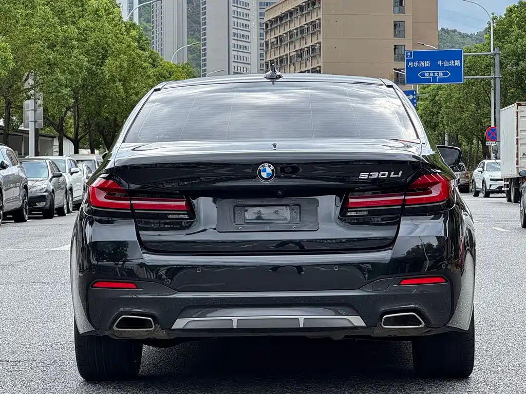 BMW 5 Series — фото 5
