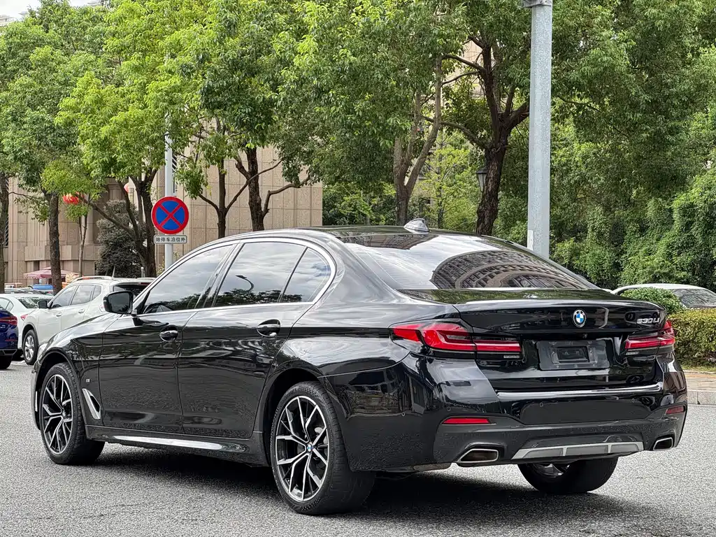BMW 5 Series — фото 6